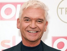 菲利普·斯科菲尔德(Phillip Schofield)在与第五频道(Channel 5)的新剧集签约之前，拒绝了很多电视节目邀请